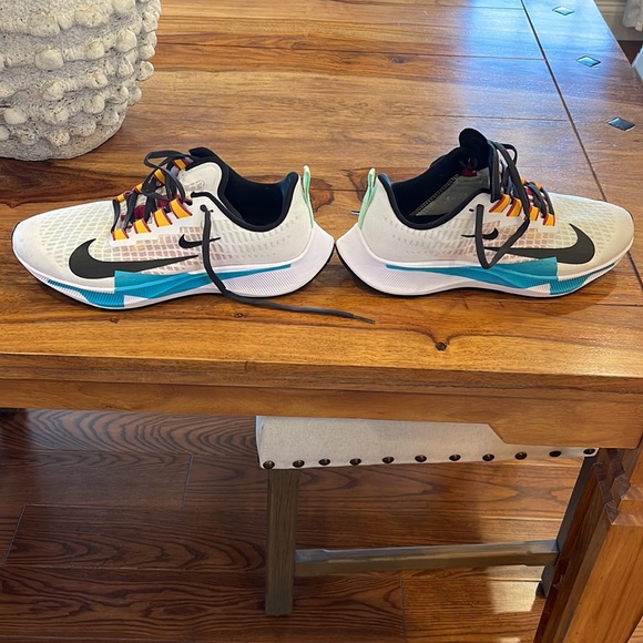 Nike Zoom Air women’s size 9 worn once, almost new. - Picture 10 of 13